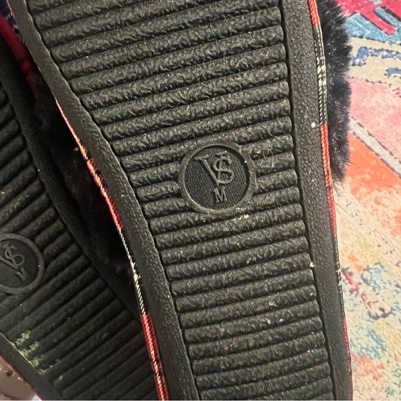 Victoria’s Secret Women's Red Plaid Slippers M - Picture 4 of 6